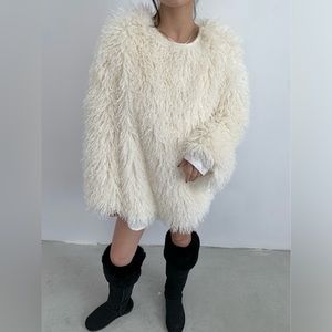 NWOT Vegan Faux Fur Shaggy White Mongolian Knit Top/ Blouse with Shirt Hem OS